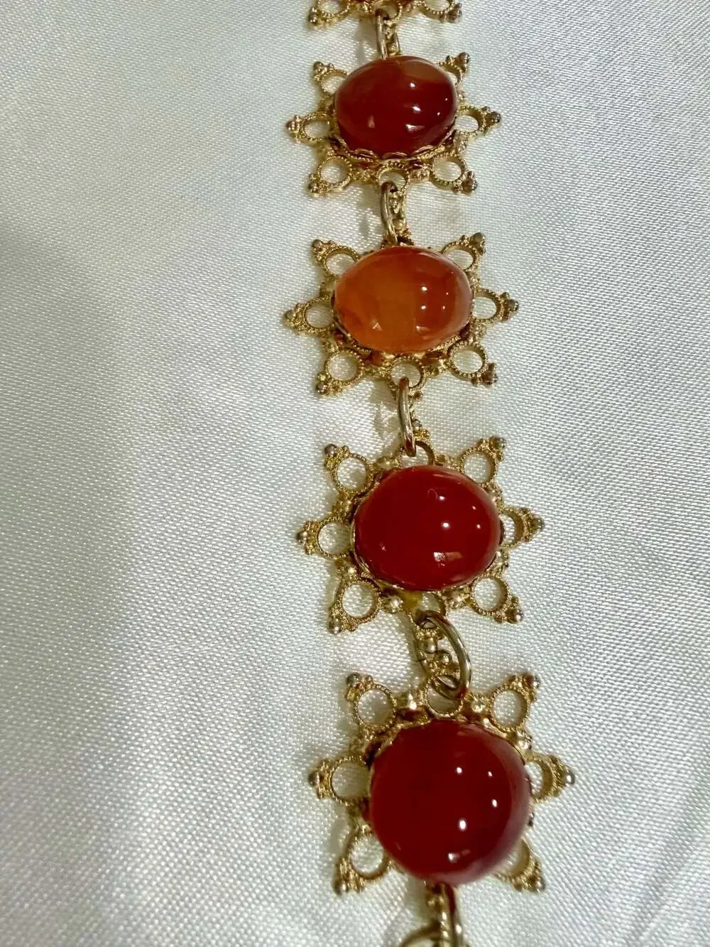 Unbranded gold tone